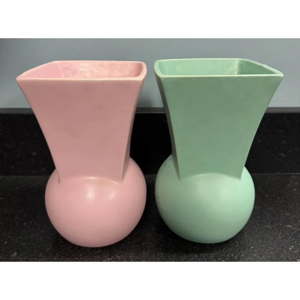 Vintage McCoy Spring Wood Dogwood Vase Pair Pink Green Matte‎ Pottery USA
